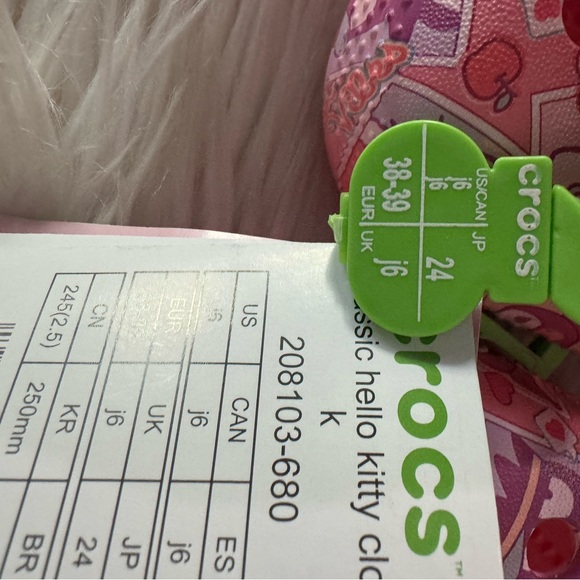 Hello Kitty Crocs - Picture 7 of 8